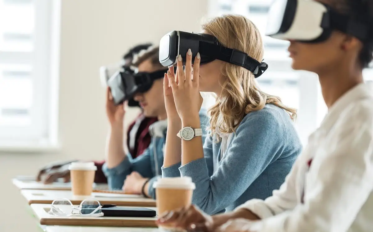 8-high-tech-gadgets-that-are-making-classrooms-smarter-1